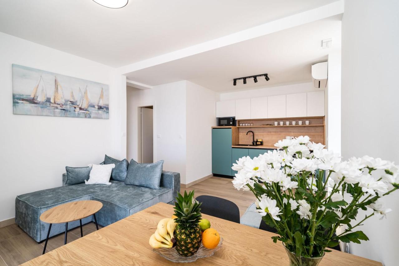 Nina & Paula - Nina Apartment